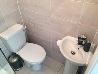 Отели типа «постель и завтрак» Donamar House Донегол Номер с кроватью размера "king-size" и видом на озеро-10